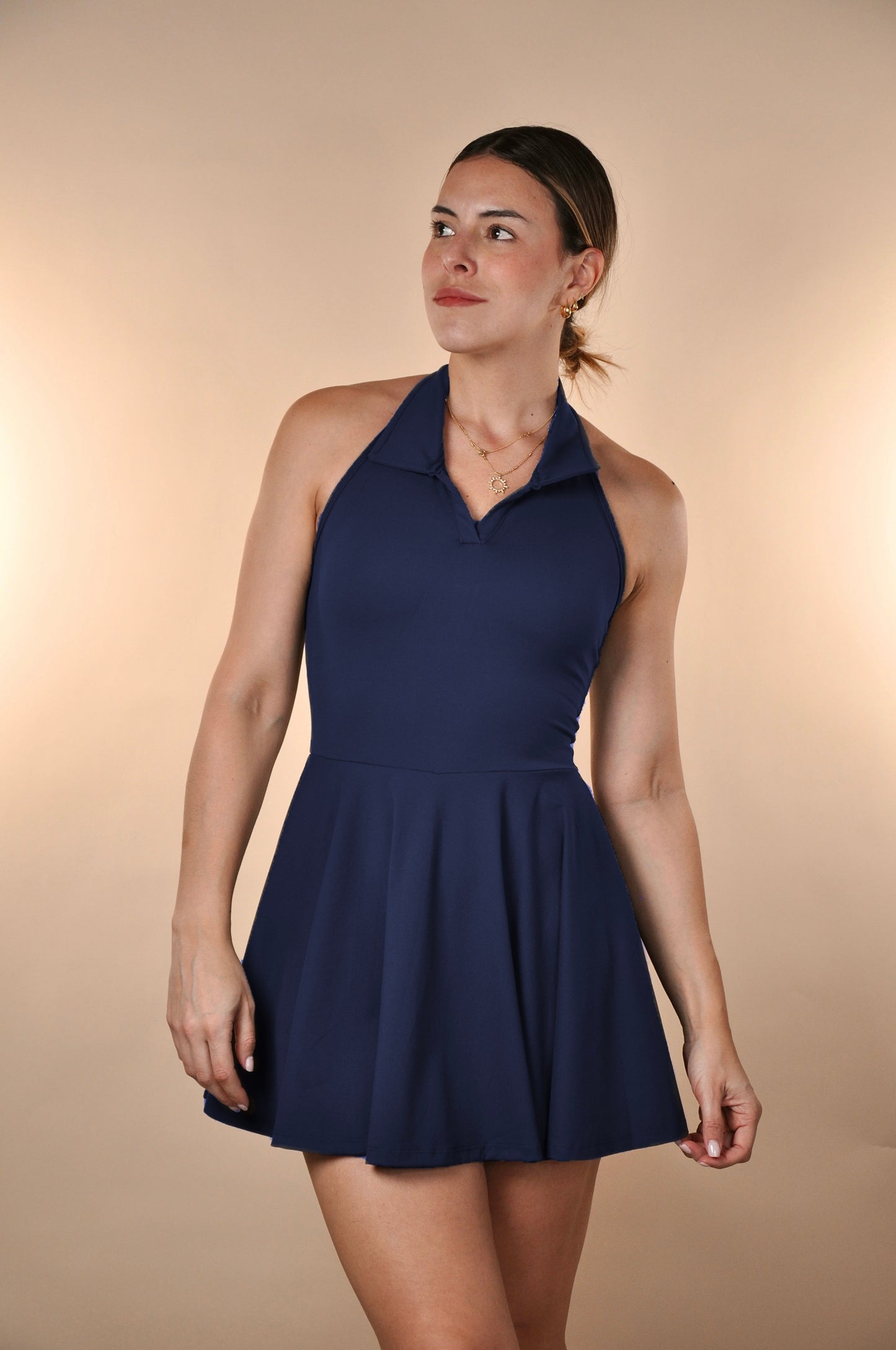 Vestido de cuello unicolor