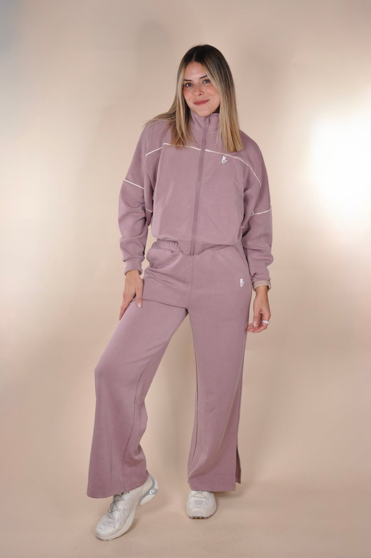 Conjunto de jacket y sweatpants abiertos